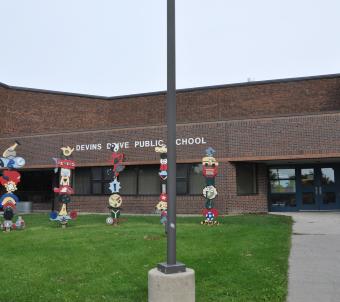 Devins Drive Public School Photo