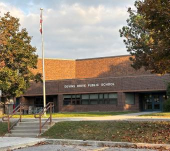 Devins Drive Public School Photo