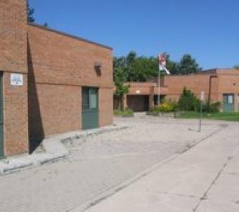 Holland Landing P.S. school building